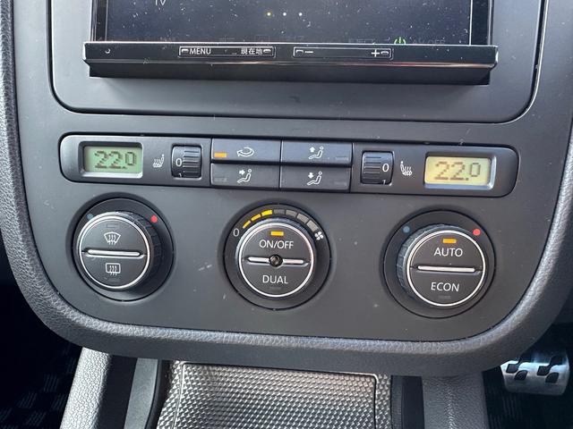 ゴルフ Ｒ３２　レザーシート　Ｂｌｕｅｔｏｏｔｈ再生　バックカメラ　運転席エアバック　助手席エアバック　４ＷＤ　パワーウィンドウ　パワーステアリング（18枚目）