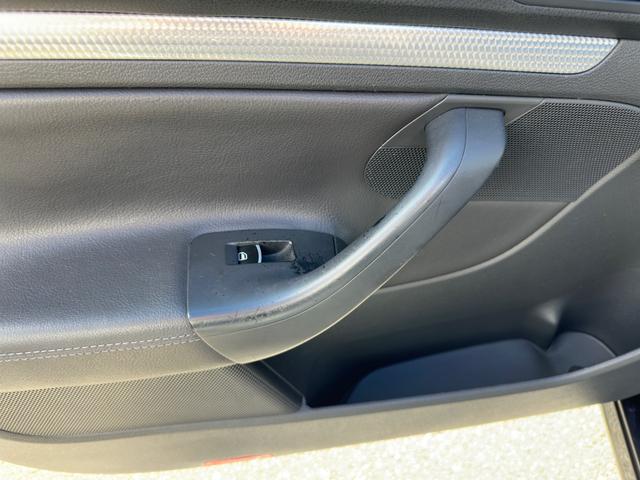 ゴルフ Ｒ３２　レザーシート　Ｂｌｕｅｔｏｏｔｈ再生　バックカメラ　運転席エアバック　助手席エアバック　４ＷＤ　パワーウィンドウ　パワーステアリング（21枚目）