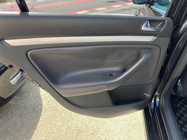 ゴルフ Ｒ３２　レザーシート　Ｂｌｕｅｔｏｏｔｈ再生　バックカメラ　運転席エアバック　助手席エアバック　４ＷＤ　パワーウィンドウ　パワーステアリング（26枚目）