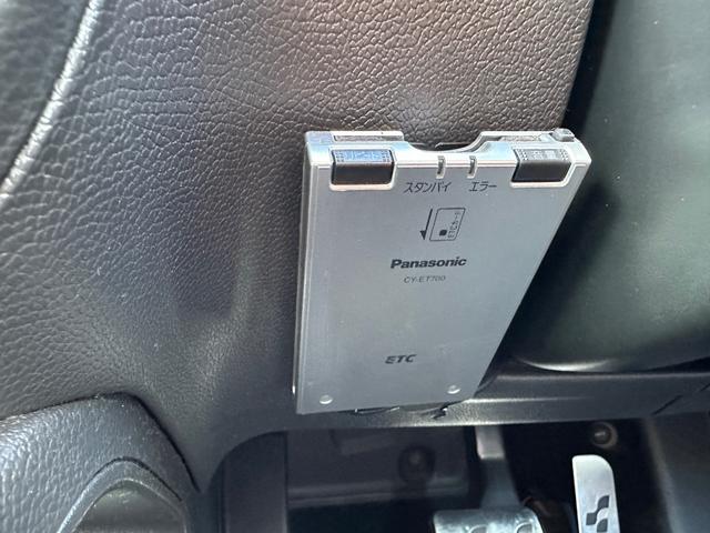 ゴルフ Ｒ３２　レザーシート　Ｂｌｕｅｔｏｏｔｈ再生　バックカメラ　運転席エアバック　助手席エアバック　４ＷＤ　パワーウィンドウ　パワーステアリング（27枚目）