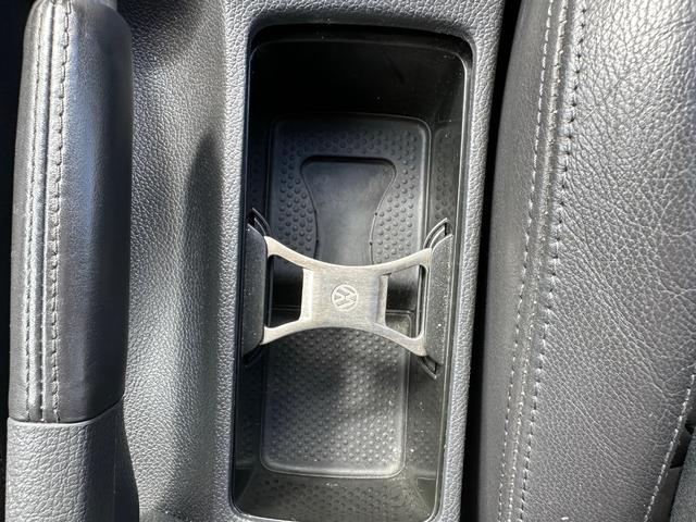 ゴルフ Ｒ３２　レザーシート　Ｂｌｕｅｔｏｏｔｈ再生　バックカメラ　運転席エアバック　助手席エアバック　４ＷＤ　パワーウィンドウ　パワーステアリング（28枚目）