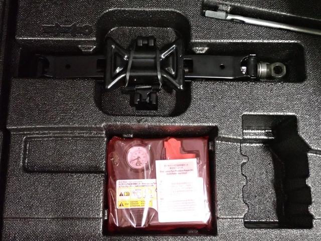 プリウス Ｓツーリングセレクション　フルセグ　メモリーナビ　ＤＶＤ再生　バックカメラ　衝突被害軽減システム　ＥＴＣ　ＬＥＤヘッドランプ　記録簿（8枚目）