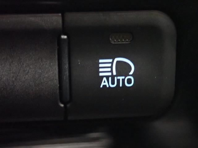 プリウス Ｓツーリングセレクション　フルセグ　メモリーナビ　ＤＶＤ再生　バックカメラ　衝突被害軽減システム　ＥＴＣ　ＬＥＤヘッドランプ　記録簿（34枚目）