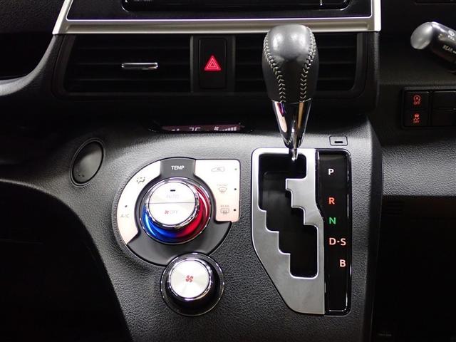 シエンタ Ｇ　セーフティーエディションＩＩ　フルセグ　メモリーナビ　ＤＶＤ再生　後席モニター　バックカメラ　衝突被害軽減システム　ＥＴＣ　両側電動スライド　ＬＥＤヘッドランプ　ウオークスルー　乗車定員７人　３列シート　記録簿（30枚目）