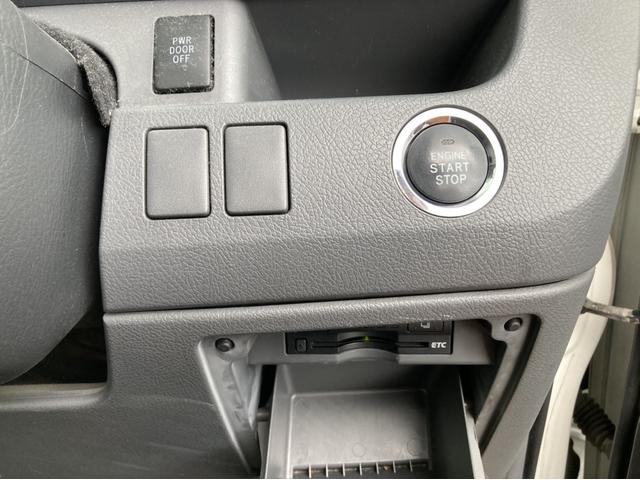 Z ワンオーナー ETC バックカメラ ナビ TV 両側電動スライドドア HID スマートキー 電動格納ミラー 後席モニター 3列シート フルフラット ウォークスルー CVT アルミホイール CD(8枚目)