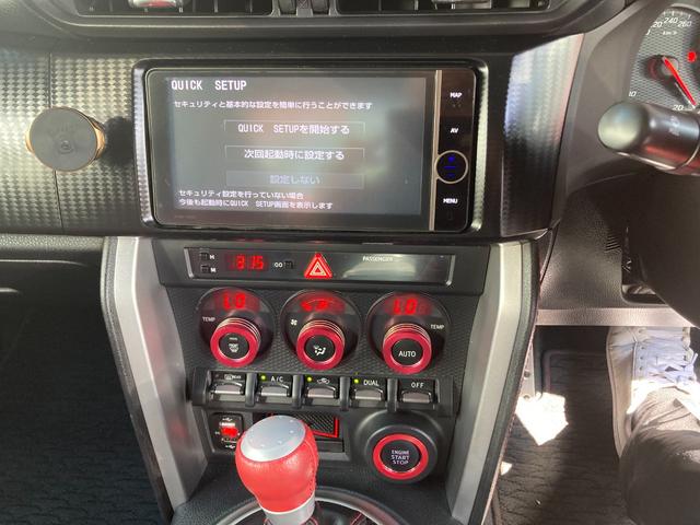 ８６ ＧＴリミテッド　ＥＴＣ　バックカメラ　ＴＶ　ＡＴ　ＨＩＤ　ＬＥＤヘッドランプ　スマートキー　シートヒーター　エアロ　アルミホイール　盗難防止システム　衝突安全ボディ　ＡＢＳ　ＥＳＣ　ＵＳＢ　Ｂｌｕｅｔｏｏｔｈ（4枚目）