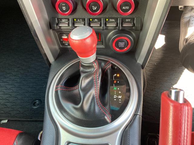 ８６ ＧＴリミテッド　ＥＴＣ　バックカメラ　ＴＶ　ＡＴ　ＨＩＤ　ＬＥＤヘッドランプ　スマートキー　シートヒーター　エアロ　アルミホイール　盗難防止システム　衝突安全ボディ　ＡＢＳ　ＥＳＣ　ＵＳＢ　Ｂｌｕｅｔｏｏｔｈ（5枚目）