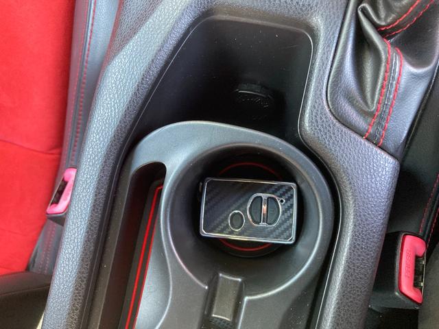 ８６ ＧＴリミテッド　ＥＴＣ　バックカメラ　ＴＶ　ＡＴ　ＨＩＤ　ＬＥＤヘッドランプ　スマートキー　シートヒーター　エアロ　アルミホイール　盗難防止システム　衝突安全ボディ　ＡＢＳ　ＥＳＣ　ＵＳＢ　Ｂｌｕｅｔｏｏｔｈ（8枚目）