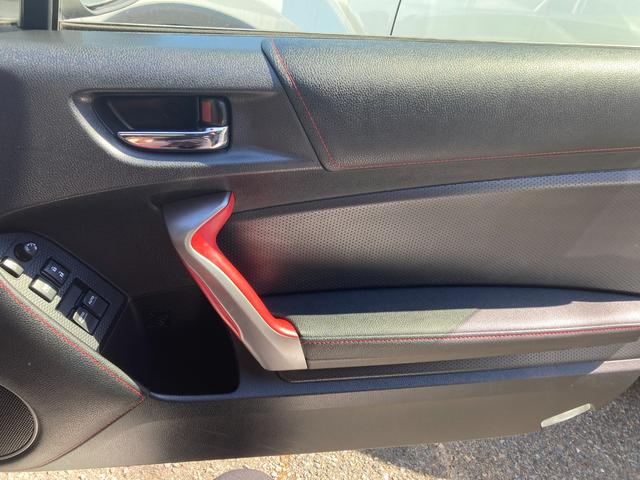８６ ＧＴリミテッド　ＥＴＣ　バックカメラ　ＴＶ　ＡＴ　ＨＩＤ　ＬＥＤヘッドランプ　スマートキー　シートヒーター　エアロ　アルミホイール　盗難防止システム　衝突安全ボディ　ＡＢＳ　ＥＳＣ　ＵＳＢ　Ｂｌｕｅｔｏｏｔｈ（10枚目）