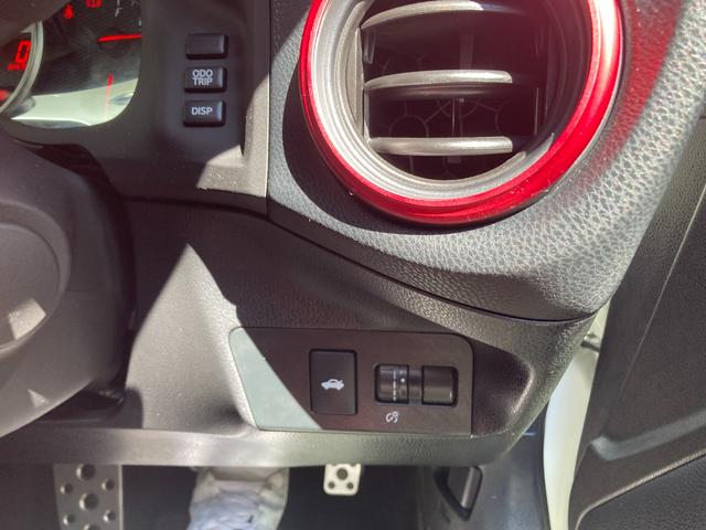 ８６ ＧＴリミテッド　ＥＴＣ　バックカメラ　ＴＶ　ＡＴ　ＨＩＤ　ＬＥＤヘッドランプ　スマートキー　シートヒーター　エアロ　アルミホイール　盗難防止システム　衝突安全ボディ　ＡＢＳ　ＥＳＣ　ＵＳＢ　Ｂｌｕｅｔｏｏｔｈ（12枚目）