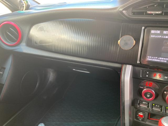 ８６ ＧＴリミテッド　ＥＴＣ　バックカメラ　ＴＶ　ＡＴ　ＨＩＤ　ＬＥＤヘッドランプ　スマートキー　シートヒーター　エアロ　アルミホイール　盗難防止システム　衝突安全ボディ　ＡＢＳ　ＥＳＣ　ＵＳＢ　Ｂｌｕｅｔｏｏｔｈ（14枚目）