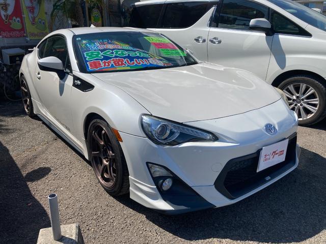 ８６ ＧＴリミテッド　ＥＴＣ　バックカメラ　ＴＶ　ＡＴ　ＨＩＤ　ＬＥＤヘッドランプ　スマートキー　シートヒーター　エアロ　アルミホイール　盗難防止システム　衝突安全ボディ　ＡＢＳ　ＥＳＣ　ＵＳＢ　Ｂｌｕｅｔｏｏｔｈ（17枚目）