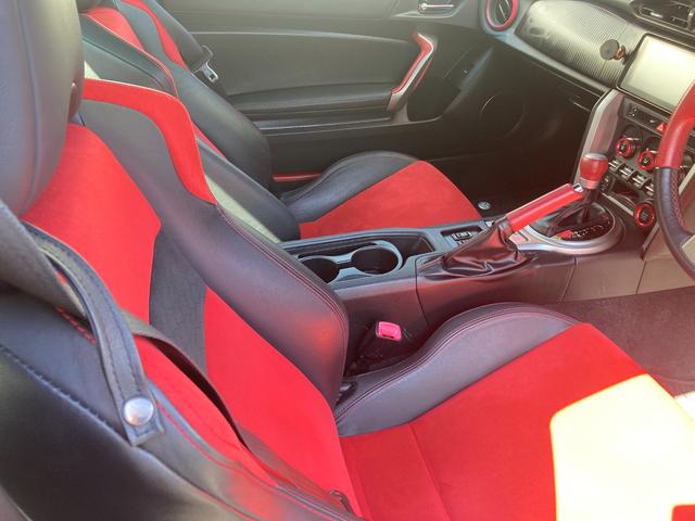 ８６ ＧＴリミテッド　ＥＴＣ　バックカメラ　ＴＶ　ＡＴ　ＨＩＤ　ＬＥＤヘッドランプ　スマートキー　シートヒーター　エアロ　アルミホイール　盗難防止システム　衝突安全ボディ　ＡＢＳ　ＥＳＣ　ＵＳＢ　Ｂｌｕｅｔｏｏｔｈ（23枚目）