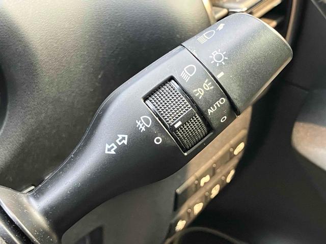 ＮＸ ＮＸ３００ｈ　Ｆスポーツ　バックカメラ　サイドカメラ　クリアランスソナー　オートクルーズコントロール　パワーシート　衝突被害軽減システム　サンルーフ　ナビ　オートライト　ＬＥＤヘッドランプ　電動リアゲート　アルミホイール（41枚目）