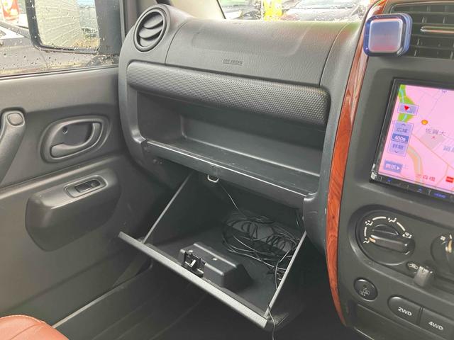 ジムニー ランドベンチャー　４ＷＤ　ナビ　ＴＶ　キーレスエントリー　電動格納ミラー　シートヒーター　ＡＴ　ＡＢＳ　ＣＤ　ＤＶＤ再生　ＵＳＢ　ルーフレール　アルミホイール　衝突安全ボディ　エアコン　パワーウィンドウ（33枚目）