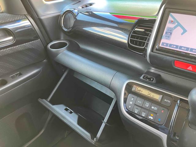 Ｎ－ＢＯＸカスタム Ｇ　ＳＳパッケージ　ＥＴＣ　バックカメラ　両側電動スライドドア　ナビ　ＴＶ　衝突被害軽減システム　オートライト　ＨＩＤ　スマートキー　アイドリングストップ　電動格納ミラー　ベンチシート　ＣＶＴ　盗難防止システム　ＡＢＳ（33枚目）