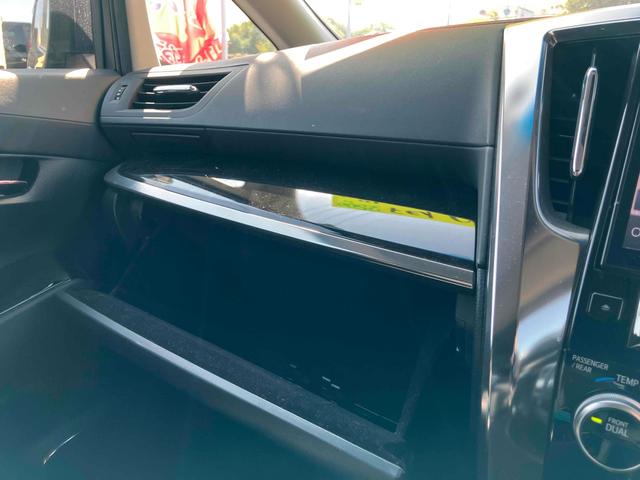 アルファード ２．５Ｓ　Ｃパッケージ　ＥＴＣ　バックカメラ　ナビ　ＴＶ　クリアランスソナー　オートクルーズコントロール　衝突被害軽減システム　両側電動スライドドア　オートライト　ＬＥＤヘッドランプ　電動リアゲート　スマートキー（39枚目）