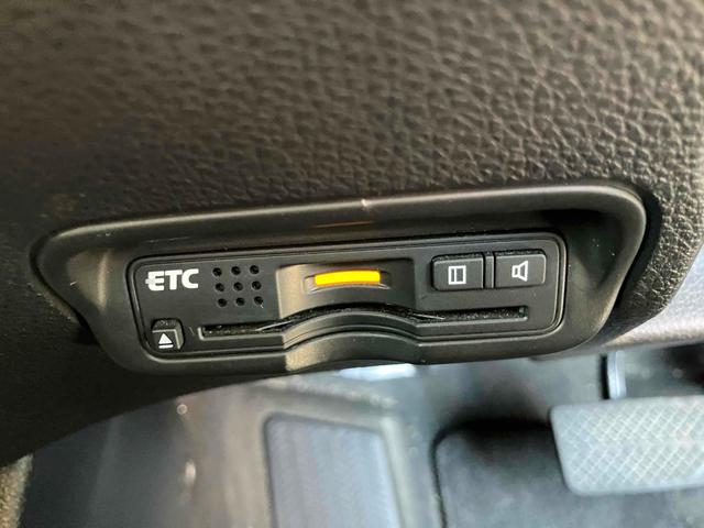 ヴェゼル ハイブリッドＸ　ＥＴＣ　バックカメラ　オートクルーズコントロール　衝突被害軽減システム　ナビ　ＴＶ　オートライト　ＬＥＤヘッドランプ　アルミホイール　スマートキー　電動格納ミラー　ＡＴ　盗難防止システム（8枚目）