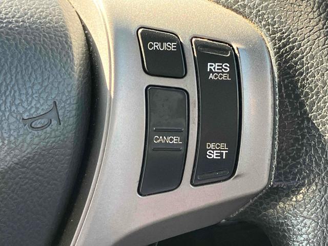 フリードハイブリッド ジャストセレクション　バックカメラ　ナビ　ＴＶ　オートクルーズコントロール　両側スライド・片側電動　オートライト　ＨＩＤ　エアロ　スマートキー　アイドリングストップ　電動格納ミラー　３列シート　ウォークスルー　ＣＶＴ（11枚目）