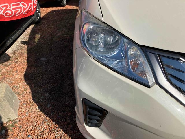 フリードハイブリッド ジャストセレクション　バックカメラ　ナビ　ＴＶ　オートクルーズコントロール　両側スライド・片側電動　オートライト　ＨＩＤ　エアロ　スマートキー　アイドリングストップ　電動格納ミラー　３列シート　ウォークスルー　ＣＶＴ（17枚目）