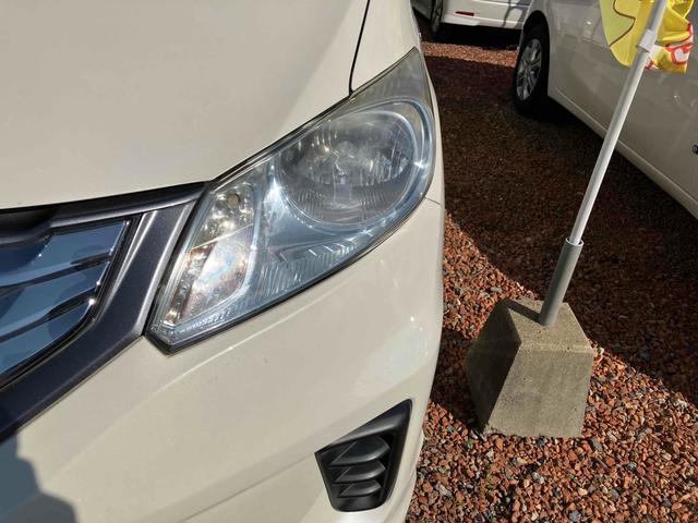 フリードハイブリッド ジャストセレクション　バックカメラ　ナビ　ＴＶ　オートクルーズコントロール　両側スライド・片側電動　オートライト　ＨＩＤ　エアロ　スマートキー　アイドリングストップ　電動格納ミラー　３列シート　ウォークスルー　ＣＶＴ（18枚目）