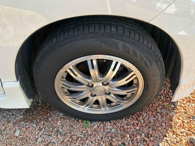 フリードハイブリッド ジャストセレクション　バックカメラ　ナビ　ＴＶ　オートクルーズコントロール　両側スライド・片側電動　オートライト　ＨＩＤ　エアロ　スマートキー　アイドリングストップ　電動格納ミラー　３列シート　ウォークスルー　ＣＶＴ（20枚目）