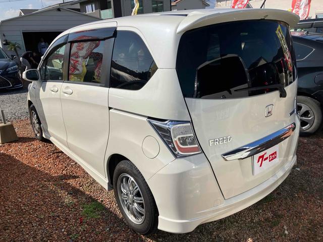 フリードハイブリッド ジャストセレクション　バックカメラ　ナビ　ＴＶ　オートクルーズコントロール　両側スライド・片側電動　オートライト　ＨＩＤ　エアロ　スマートキー　アイドリングストップ　電動格納ミラー　３列シート　ウォークスルー　ＣＶＴ（23枚目）
