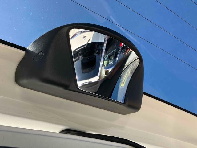 フリードハイブリッド ジャストセレクション　バックカメラ　ナビ　ＴＶ　オートクルーズコントロール　両側スライド・片側電動　オートライト　ＨＩＤ　エアロ　スマートキー　アイドリングストップ　電動格納ミラー　３列シート　ウォークスルー　ＣＶＴ（26枚目）