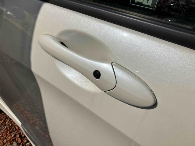 フリードハイブリッド ジャストセレクション　バックカメラ　ナビ　ＴＶ　オートクルーズコントロール　両側スライド・片側電動　オートライト　ＨＩＤ　エアロ　スマートキー　アイドリングストップ　電動格納ミラー　３列シート　ウォークスルー　ＣＶＴ（28枚目）