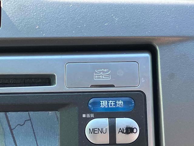 フリードハイブリッド ジャストセレクション　バックカメラ　ナビ　ＴＶ　オートクルーズコントロール　両側スライド・片側電動　オートライト　ＨＩＤ　エアロ　スマートキー　アイドリングストップ　電動格納ミラー　３列シート　ウォークスルー　ＣＶＴ（33枚目）