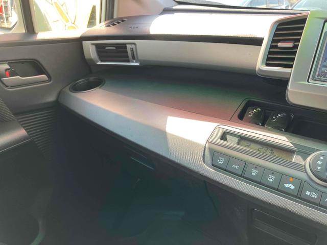 フリードハイブリッド ジャストセレクション　バックカメラ　ナビ　ＴＶ　オートクルーズコントロール　両側スライド・片側電動　オートライト　ＨＩＤ　エアロ　スマートキー　アイドリングストップ　電動格納ミラー　３列シート　ウォークスルー　ＣＶＴ（34枚目）