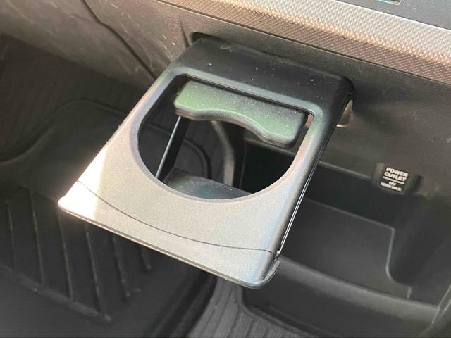 フリードハイブリッド ジャストセレクション　バックカメラ　ナビ　ＴＶ　オートクルーズコントロール　両側スライド・片側電動　オートライト　ＨＩＤ　エアロ　スマートキー　アイドリングストップ　電動格納ミラー　３列シート　ウォークスルー　ＣＶＴ（36枚目）