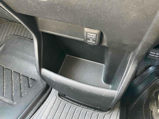 フリードハイブリッド ジャストセレクション　バックカメラ　ナビ　ＴＶ　オートクルーズコントロール　両側スライド・片側電動　オートライト　ＨＩＤ　エアロ　スマートキー　アイドリングストップ　電動格納ミラー　３列シート　ウォークスルー　ＣＶＴ（37枚目）