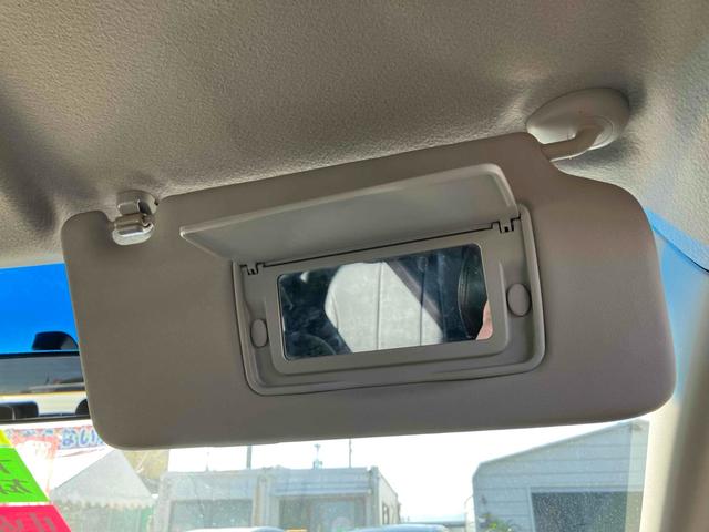 フリードハイブリッド ジャストセレクション　バックカメラ　ナビ　ＴＶ　オートクルーズコントロール　両側スライド・片側電動　オートライト　ＨＩＤ　エアロ　スマートキー　アイドリングストップ　電動格納ミラー　３列シート　ウォークスルー　ＣＶＴ（44枚目）