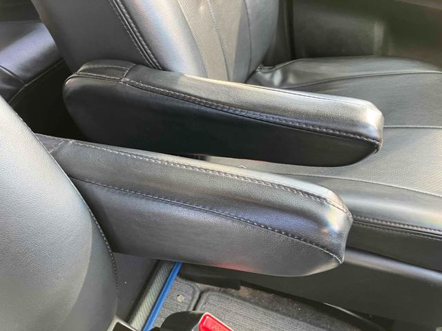 フリードハイブリッド ジャストセレクション　バックカメラ　ナビ　ＴＶ　オートクルーズコントロール　両側スライド・片側電動　オートライト　ＨＩＤ　エアロ　スマートキー　アイドリングストップ　電動格納ミラー　３列シート　ウォークスルー　ＣＶＴ（45枚目）