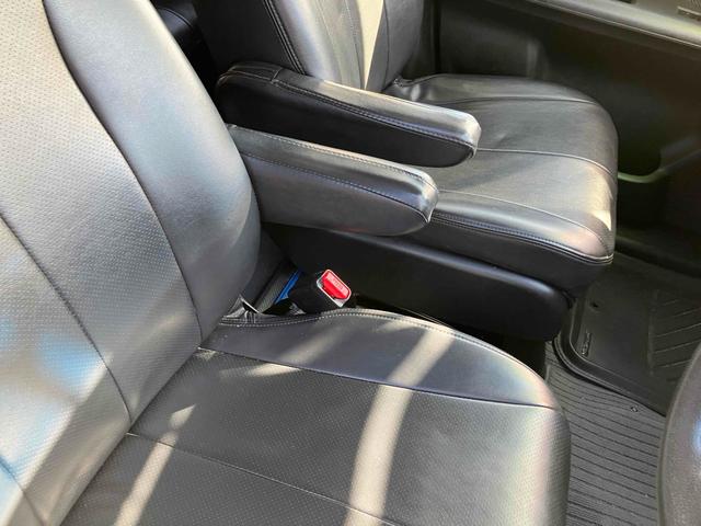 フリードハイブリッド ジャストセレクション　バックカメラ　ナビ　ＴＶ　オートクルーズコントロール　両側スライド・片側電動　オートライト　ＨＩＤ　エアロ　スマートキー　アイドリングストップ　電動格納ミラー　３列シート　ウォークスルー　ＣＶＴ（48枚目）