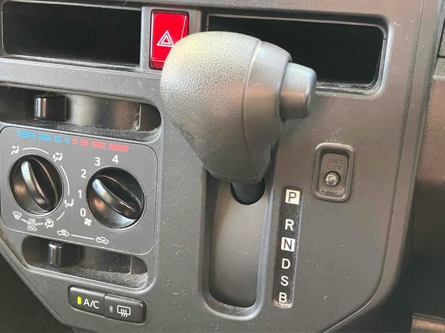 ルーミー Ｘ　Ｓ　ＥＴＣ　ナビ　ＴＶ　両側スライド・片側電動　衝突被害軽減システム　アルミホイール　オートライト　スマートキー　電動格納ミラー　ＣＶＴ　盗難防止システム　衝突安全ボディ　ＡＢＳ　ＥＳＣ　ＣＤ　ＵＳＢ（7枚目）