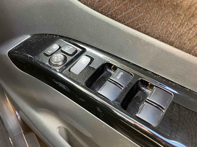 ルークス ハイウェイスター　両側スライド・片側電動　ナビ　ＴＶ　オートライト　ＨＩＤ　スマートキー　電動格納ミラー　ＣＶＴ　盗難防止システム　ＡＢＳ　ＣＤ　ＤＶＤ再生　ＵＳＢ　アルミホイール　衝突安全ボディ　エアコン（11枚目）