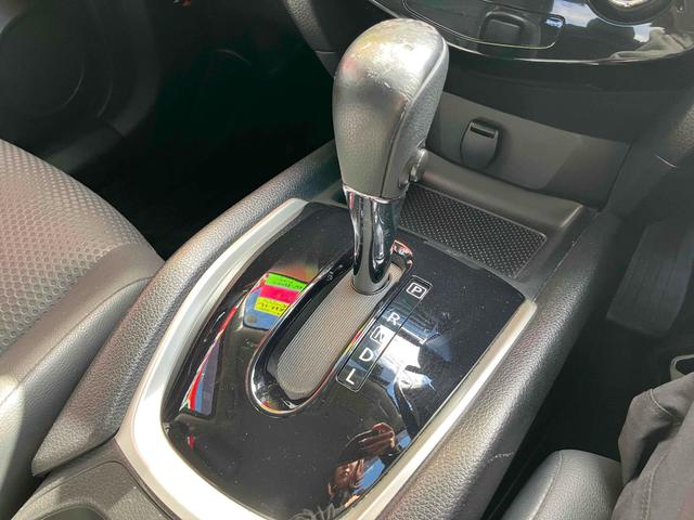 エクストレイル ２０Ｘ　ＥＴＣ　バックカメラ　クリアランスソナー　ナビ　ＴＶ　オートライト　アルミホイール　スマートキー　アイドリングストップ　電動格納ミラー　シートヒーター　ＣＶＴ　盗難防止システム　衝突安全ボディ　ＣＤ（7枚目）