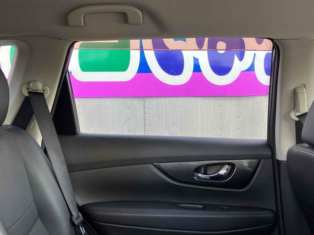 エクストレイル ２０Ｘ　ＥＴＣ　バックカメラ　クリアランスソナー　ナビ　ＴＶ　オートライト　アルミホイール　スマートキー　アイドリングストップ　電動格納ミラー　シートヒーター　ＣＶＴ　盗難防止システム　衝突安全ボディ　ＣＤ（55枚目）