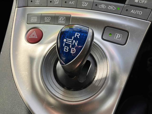プリウス Sツーリングセレクション・マイコーデ ETC バックカメラ ナビ アルミホイール オートライト HID LEDヘッドランプ CVT スマートキー アイドリングストップ 電動格納ミラー 盗難防止システム パワーシート CD 衝突安全ボディ(5枚目)