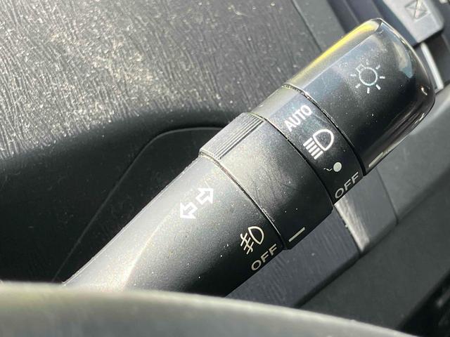 プリウス Sツーリングセレクション・マイコーデ ETC バックカメラ ナビ アルミホイール オートライト HID LEDヘッドランプ CVT スマートキー アイドリングストップ 電動格納ミラー 盗難防止システム パワーシート CD 衝突安全ボディ(9枚目)