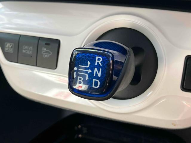 プリウス S ドライブレコーダー ETC バックカメラ ナビ TV エアロ アルミホイール オートライト LEDヘッドランプ CVT スマートキー アイドリングストップ 電動格納ミラー 盗難防止システム CD(6枚目)