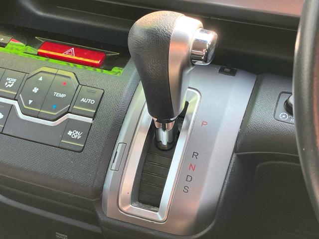 ステップワゴンスパーダ Z ETC バックカメラ ナビ TV 両側電動スライドドア オートライト HID サンルーフ スマートキー アイドリングストップ 電動格納ミラー 3列シート CVT アルミホイール CD DVD再生(7枚目)