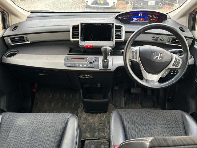 フリードハイブリッド ジャストセレクション セキュリティー 横滑り防止機能 衝突安全ボディ オートクルーズ エアバック キーレスエントリー PS ETC フルオートエアコン ABS パワーウィンドウ 運転席助手席エアバック アイドリングS(13枚目)