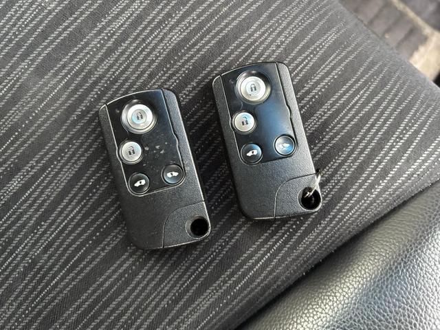 フリードハイブリッド ジャストセレクション セキュリティー 横滑り防止機能 衝突安全ボディ オートクルーズ エアバック キーレスエントリー PS ETC フルオートエアコン ABS パワーウィンドウ 運転席助手席エアバック アイドリングS(23枚目)