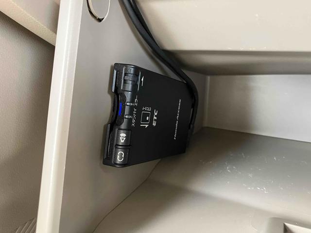 Ｎ－ＢＯＸ Ｇ・Ｌパッケージ　ＥＴＣ　両側スライド・片側電動　ＴＶ　スマートキー　アイドリングストップ　電動格納ミラー　ベンチシート　ＣＶＴ　盗難防止システム　ＡＢＳ　ＥＳＣ　ＣＤ　ＤＶＤ再生　ＵＳＢ　アルミホイール（5枚目）