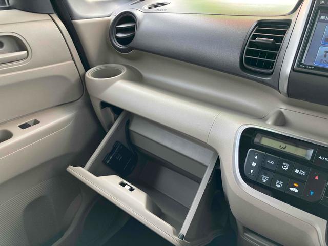 Ｎ－ＢＯＸ Ｇ・Ｌパッケージ　ＥＴＣ　両側スライド・片側電動　ＴＶ　スマートキー　アイドリングストップ　電動格納ミラー　ベンチシート　ＣＶＴ　盗難防止システム　ＡＢＳ　ＥＳＣ　ＣＤ　ＤＶＤ再生　ＵＳＢ　アルミホイール（33枚目）