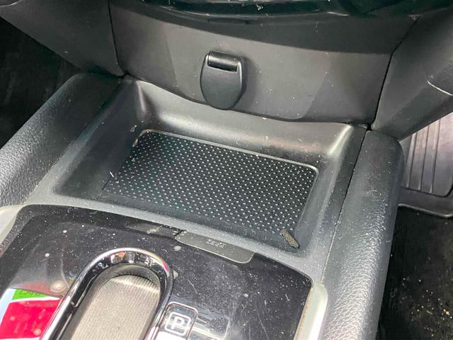 エクストレイル ２０Ｘ　バックカメラ　ナビ　ＴＶ　オートライト　アルミホイール　スマートキー　アイドリングストップ　電動格納ミラー　シートヒーター　ＣＶＴ　盗難防止システム　衝突安全ボディ　ＣＤ　ＤＶＤ再生　ＡＢＳ　ＥＳＣ（33枚目）