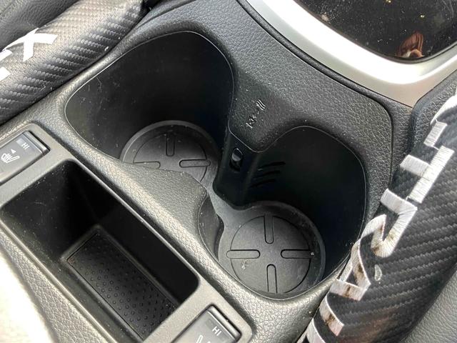 エクストレイル ２０Ｘ　バックカメラ　ナビ　ＴＶ　オートライト　アルミホイール　スマートキー　アイドリングストップ　電動格納ミラー　シートヒーター　ＣＶＴ　盗難防止システム　衝突安全ボディ　ＣＤ　ＤＶＤ再生　ＡＢＳ　ＥＳＣ（34枚目）